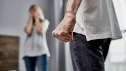 Warum spielt Gewalt bei Männern offenbar so eine große Rolle - sowohl gegen Frauen als auch gegen andere Männer? (Bild: alfa27 - stock.adobe.com)