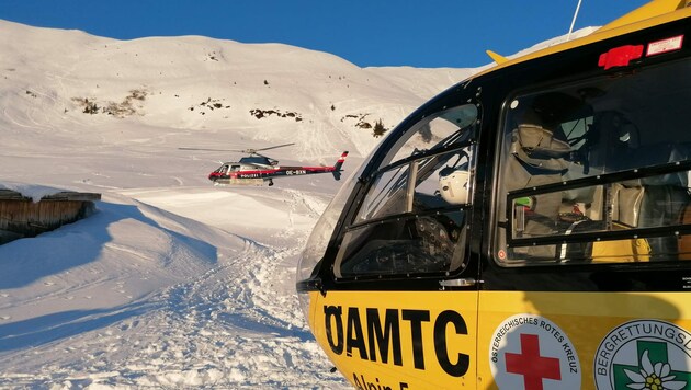 Im Einsatz standen zwei Notarzt- und ein Polizeihubschrauber. (Bild: zoom.tirol)