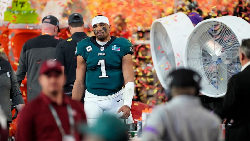 Two years ago, Jalen Hurts had to watch the Chiefs celebrate. (Bild: Copyright 2023 The Associated Press. All rights reserved.)