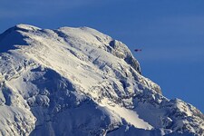 Der junge Tscheche stürzte bei der Abfahrt und kugelte sich die Schulter aus. (Bild: BRK Berchtesgadener Land)