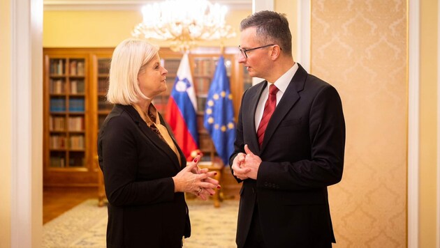 Verteidigungsministerin Klaudia Tanner und ihr slowenischer Amtskollege Marjan Šarec (Bild: HBF/Carina Karlovits)