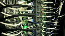 In den nächsten Monaten wird an der Universität Innsbruck ein Supercomputer mit integriertem Quantencomputer installiert und in Betrieb genommen. (Bild: Universität Innsbruck)