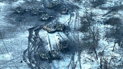 Russische Panzer-Wracks in der Nähe von Wuhledar (Bild: AP)