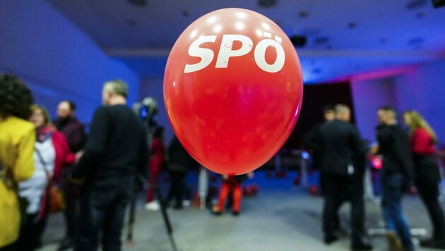 Ein SPÖ-Gemeinderat teilte antisemitische Postings auf Facebook. Die Partei will durchgreifen (Symbolbild). (Bild: EVA MANHART / APA / picturedesk.com)