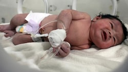 Milizen versuchten, diesen eine Woche alten Säugling zu entführen. (Bild: Associated Press)