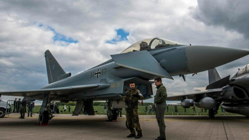 Ein Eurofighter Typhoon der deutschen Bundeswehr (Bild: APA/AFP/John MACDOUGALL)