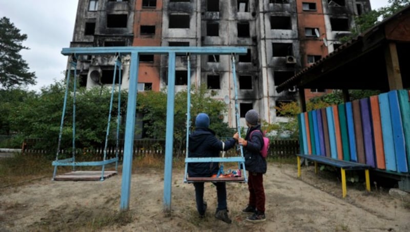 Tausende ukrainische Kinder wurden seit Kriegsbeginn verschleppt. (Bild: APA/AFP/SERGEI CHUZAVKOV)