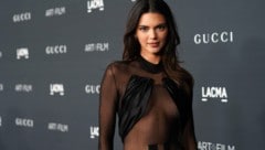 Kendall Jenner mit langen, brünetten Haaren – doch die hat sie nicht mehr! (Bild: APA/Getty Images via AFP/GETTY IMAGES/Presley Ann)