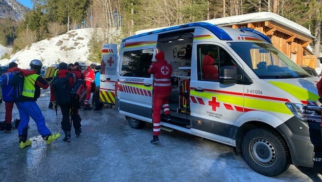 An der Suchaktion in den Türnitzer Alpen waren 100 Personen und drei Hubschrauber beteiligt. (Bild: APA/BERGRETTUNG)
