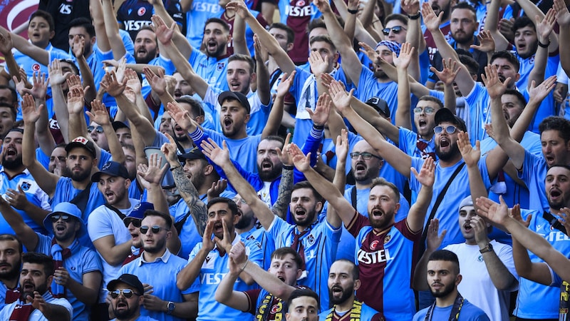 Trabzonspor fans (Bild: AFP)