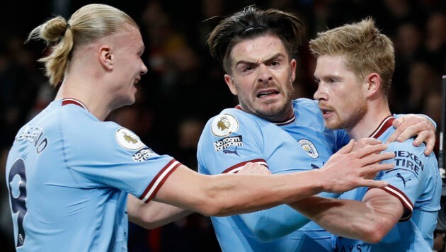 Die Stars von Manchester City jubeln über drei wichtige Punkte gegen Hauptkonkurrent Arsenal. (Bild: APA/AFP/IKIMAGES/Ian Kington)