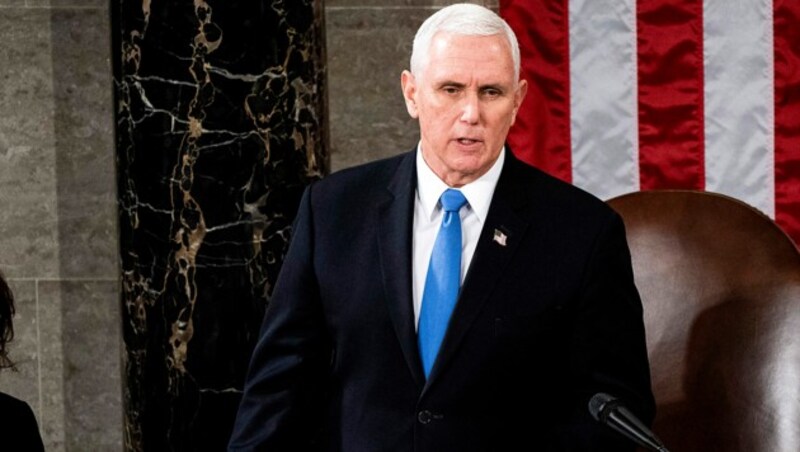 Ex-Präsident Donald Trump rief seinen Vizepräsidenten Mike Pence (im Bild) offen dazu auf, die Bestätigung von Joe Bidens Wahlsieg am 6. Jänner 2021 zu blockieren. (Bild: AP)