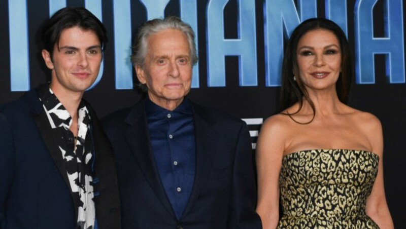 Catherine Zeta-Jones, ihr Ehemann Michael Douglas und Dylan Michael Douglas (l.) (Bild: VALERIE MACON / AFP)