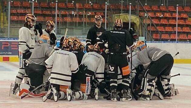 Das Team schwor sich auf die heiße Phase ein (Bild: Oliver Gaisbauer)