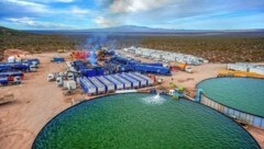 Schiefergas-Fracking ist eine gefährliche Technologie. Besonders der hohe Wasserverbrauch und die Lagerung des giftigen Abwassers stellen große Probleme dar. (Bild: SobrevolandPatagonia - stock.ado)