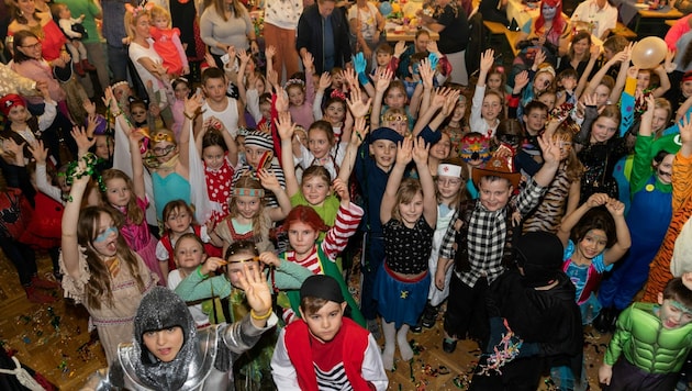 Eine Faschingsfeier in Stockerau - zumindest die Jüngsten haben ihren Spaß in der närrischen Zeit. (Bild: SPÖ/zVg)