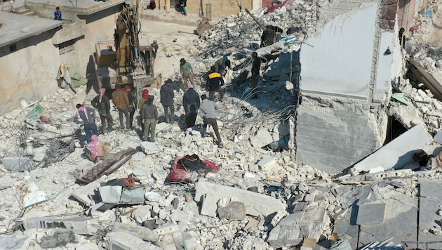 Ein zerstörter Wohnblock in der Stadt Jindayris in Syrien, die von Rebellen gehalten wird. (Bild: AFP)