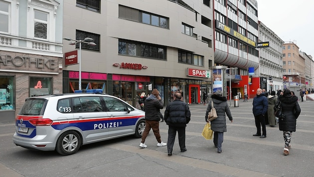 Die Polizei ist am Wiener Keplerplatz laut Passanten aktuell seltener präsent, was für viel Unmut sorgt. (Bild: Peter Tomschi)