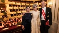 Bundespräsident Alexander Van der Bellen (r.) mit seiner Frau Doris Schmidauer (l.) und Jane Fonda (m.) (Bild: APA/BUNDESHEER/PETER LECHNER)