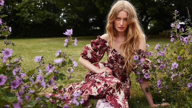 Saftige Blumenwiesen und unberührte Natur inspirierten Lena Hoschek zu ihren Designs. (Bild: Lena Hoschek/PHILIPP JELENSKA)