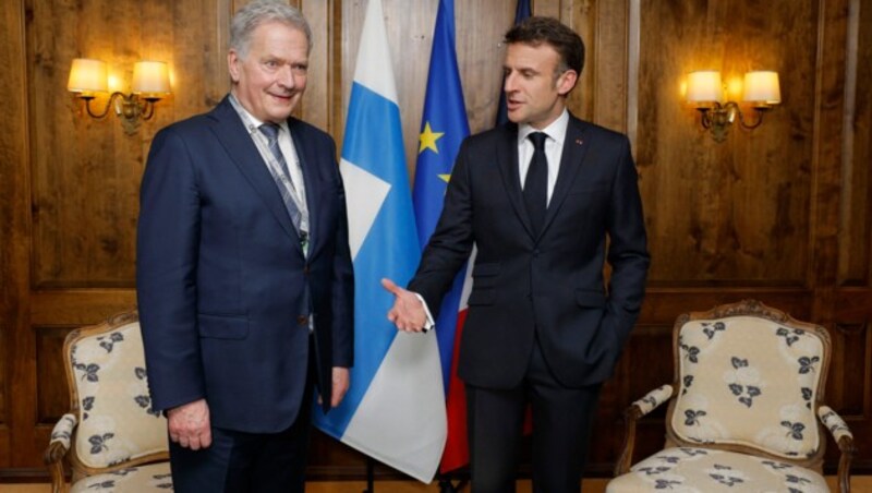 Der französische Präsident Emmanuel Macron traf den finnischen Präsidenten Sauli Niinisto (Bild: AFP)