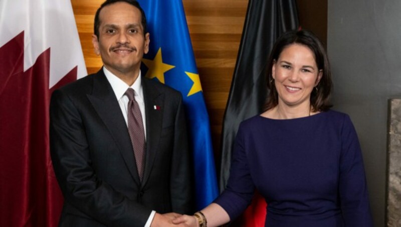 Die deutsche Außenministerin Annalena Baerbock und der Außen- und Premierminister von Katar Mohammed bin Abdulrahman Al-Thani (Bild: AFP)