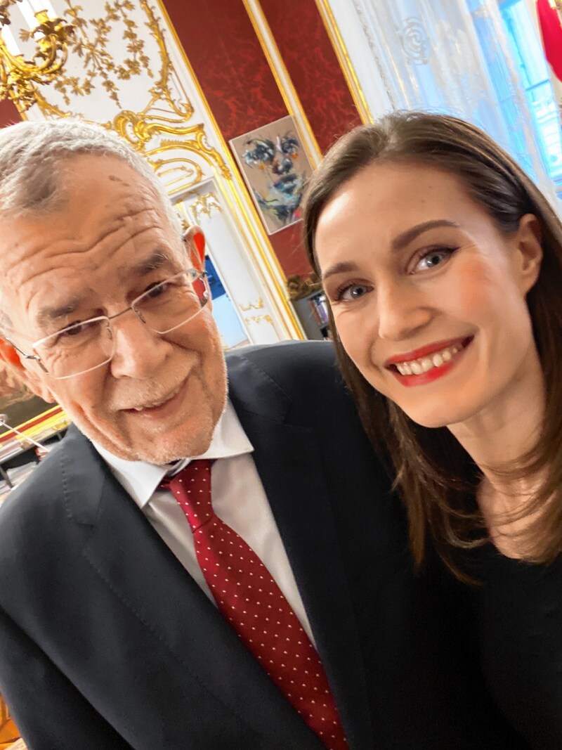 Neben den zahlreichen ernsten Themen blieb auch etwas Zeit für Spaß. Dieses Selfie hat Sanna Marin höchstpersönlich mit Bundespräsident Alexander Van der Bellen geschossen. (Bild: Sanna Marin)