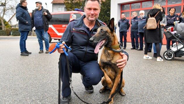 Gerald Schmidberger mit Hund „Action“, sie waren zehn Tage im Erdbebengebiet in der Türkei unterwegs. (Bild: Dostal Harald)