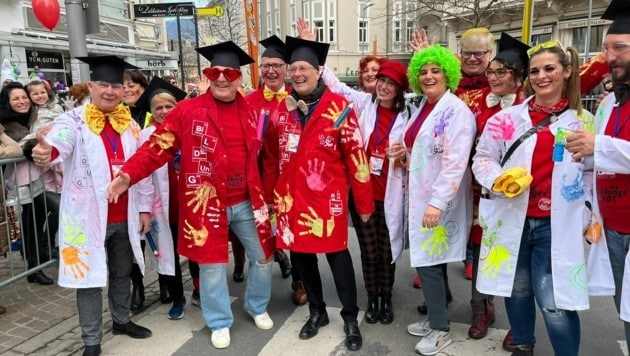 Bereits vor dem Start des Umzuges in Villach war die Stimmung groß. (Bild: Clara Steiner)