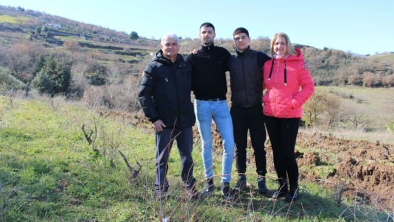 Mattia Muggittu mit seiner Familie (Bild: Nikolaus Klinger)