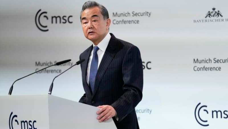 Chinas oberster Außenpolitiker Wang Yi (Bild: APA/AP Photo/Petr David Josek)