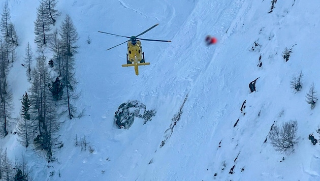 Das Schneebrett riss einen Tourengeher mit (Bild: Zeitungsfoto.at/Team)