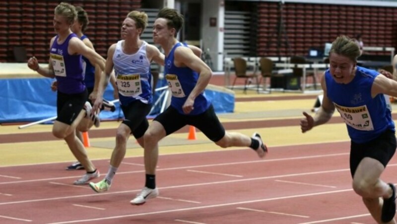 Benedikt Kurz (325) holte 60m-Bronze im Fotofinish. (Bild: ÖLV / Robert Katzenbeisser)