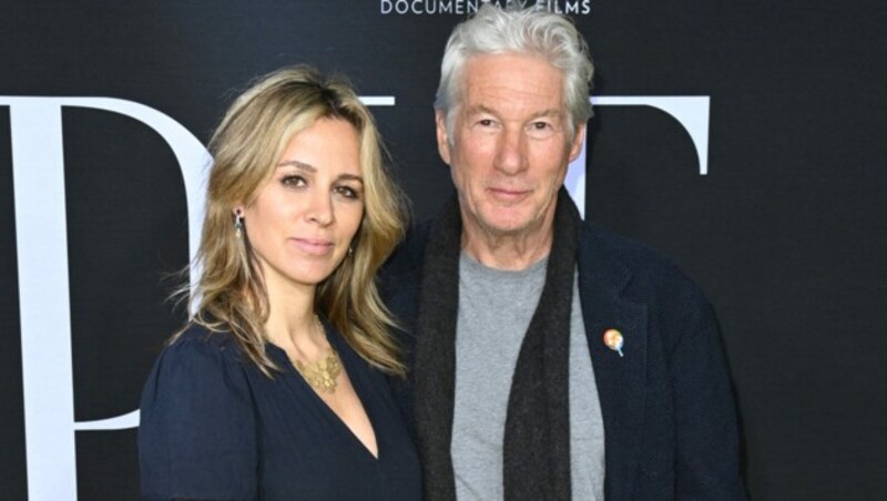 Richard Gere mit Ehefrau Alejandra Silva (Bild: APA/Getty Images via AFP/GETTY IMAGES/Bryan Bedder)