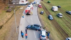 Der 79-Jährige geriet aus unbekannter Ursache in den Gegenverkehr. (Bild: Bernd Hofmeister)