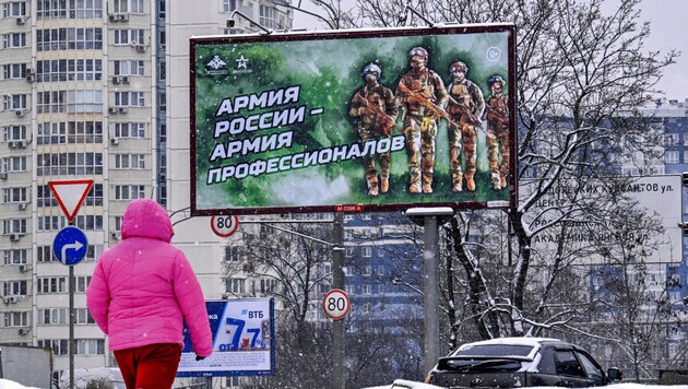 Das Leben auf dem Dorf und in russischen Kleinstädten ist hart. Als Alternative wird der Kriegsdienst angepriesen. (Bild: AFP or licensors)
