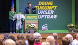 Gebi Mair, Klubchef bei den Grünen, und LA Petra Wohlfahrtstätter haben eine schwierige Mission zu erfüllen. (Bild: EXPA/ Johann Groder)