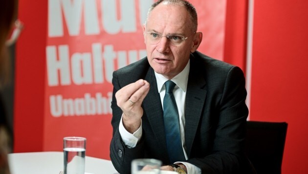ÖVP-Innenminister Gerhard Karner im Gespräch mit der „Krone“. (Bild: Imre Antal)