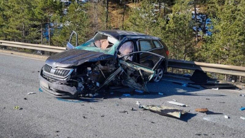 Eines der Autos überschlug sich mehrmals. (Bild: Zeitungsfoto.at/Team)