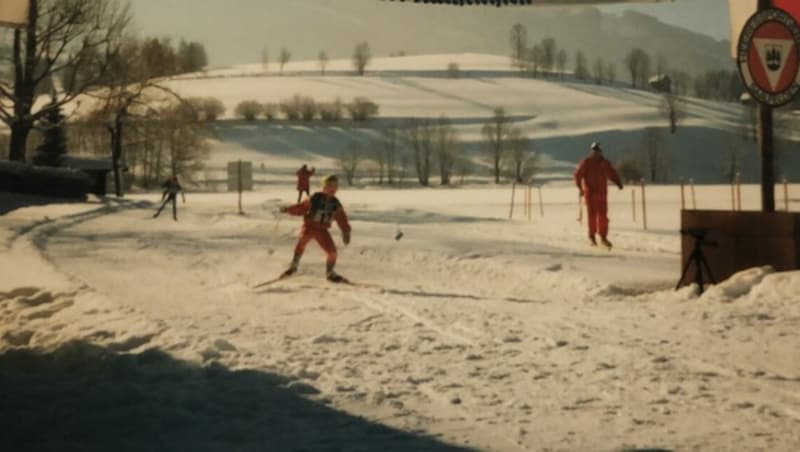 Simon Eder kurz vor dem Ziel - Sekunden später stürzte er in seinem ersten Rennen. (Bild: ZVG)