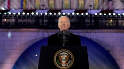 Kein zufällig gewählter Ort und kein zufällig gewählter Zeitpunkt für die Rede von US-Präsident Joe Biden (Bild: AP)
