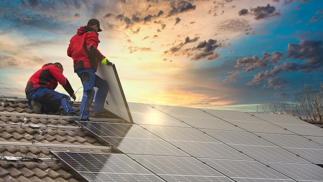 In Oberösterreich gibt es noch in sechs Regionen Sperren oder Verzögerungen beim Einspeisen von Pv-Strom  (Bild: mmphoto - stock.adobe.com)