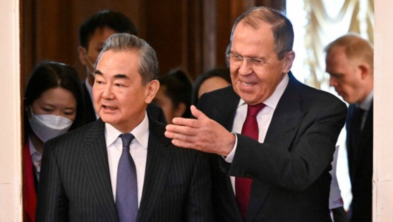 Wang Yi traf am Mittwoch bereits auf den russischen Außenminister Sergej Lawrow - später wurde er noch vom Präsidenten Wladimir Putin empfangen. (Bild: AFP)