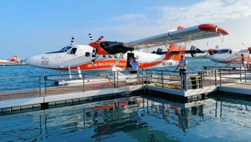 Erholung und Entspannung am Meer - die Malediven sind DAS Sehnsuchtsziel im Indischen Ozean. Die Anreise ins Resort erfolgt meist mit einem Wasserflugzeug. (Bild: St. Regis Vommuli)