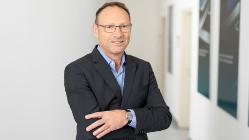 Johann Ecker, Sprecher der Geschäftsführung von Steyr Automotive, sieht das Unternehmen voll auf Kurs. (Bild: Steyr Automotive)