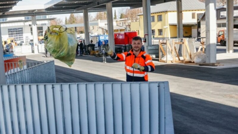 Die Mitarbeiter freuen sich bereits auf ihren neuen Arbeitsplatz. (Bild: Tschepp Markus)