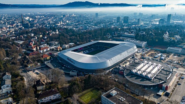 Die neue Arena des LASK thront am Froschberg über der Stadt Linz. (Bild: Kerschbaummayr Werner)