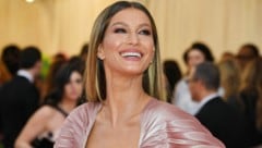 So kennt man Gisele Bündchen. Strahlend schön, mit natürlichem Glow und langen blonden Haaren bei der Met Gala 2019. (Bild: Dimitrios Kambouris/Getty Images for The Met Museum/Vogue/AFP)