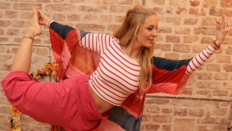 Lilian Klebow beim Yoga (Bild: Zwefo)