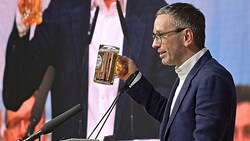 Politischer Aschermittwoch der FPÖ: Neben reichlich Bier und Heringsschmaus gab es auch viele deftige Sager von Parteichef Herbert Kickl. (Bild: APA/MANFRED FESL)